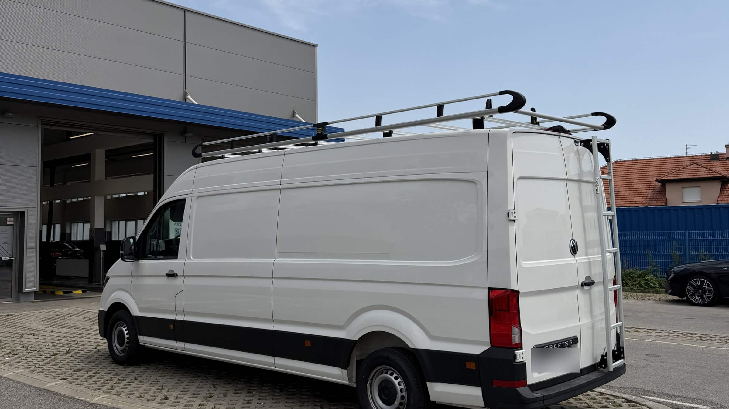 Van Guard ULTIRack+ krovna galerija na Volkswagen Crafteru, ugradnja opremi.me