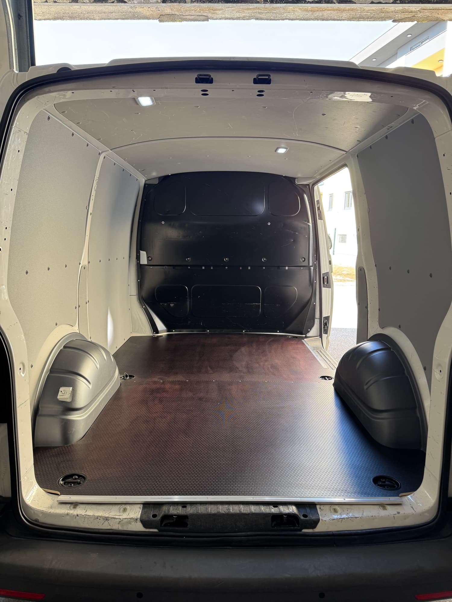 Volkswagen Transport T6 L2 (1/3)