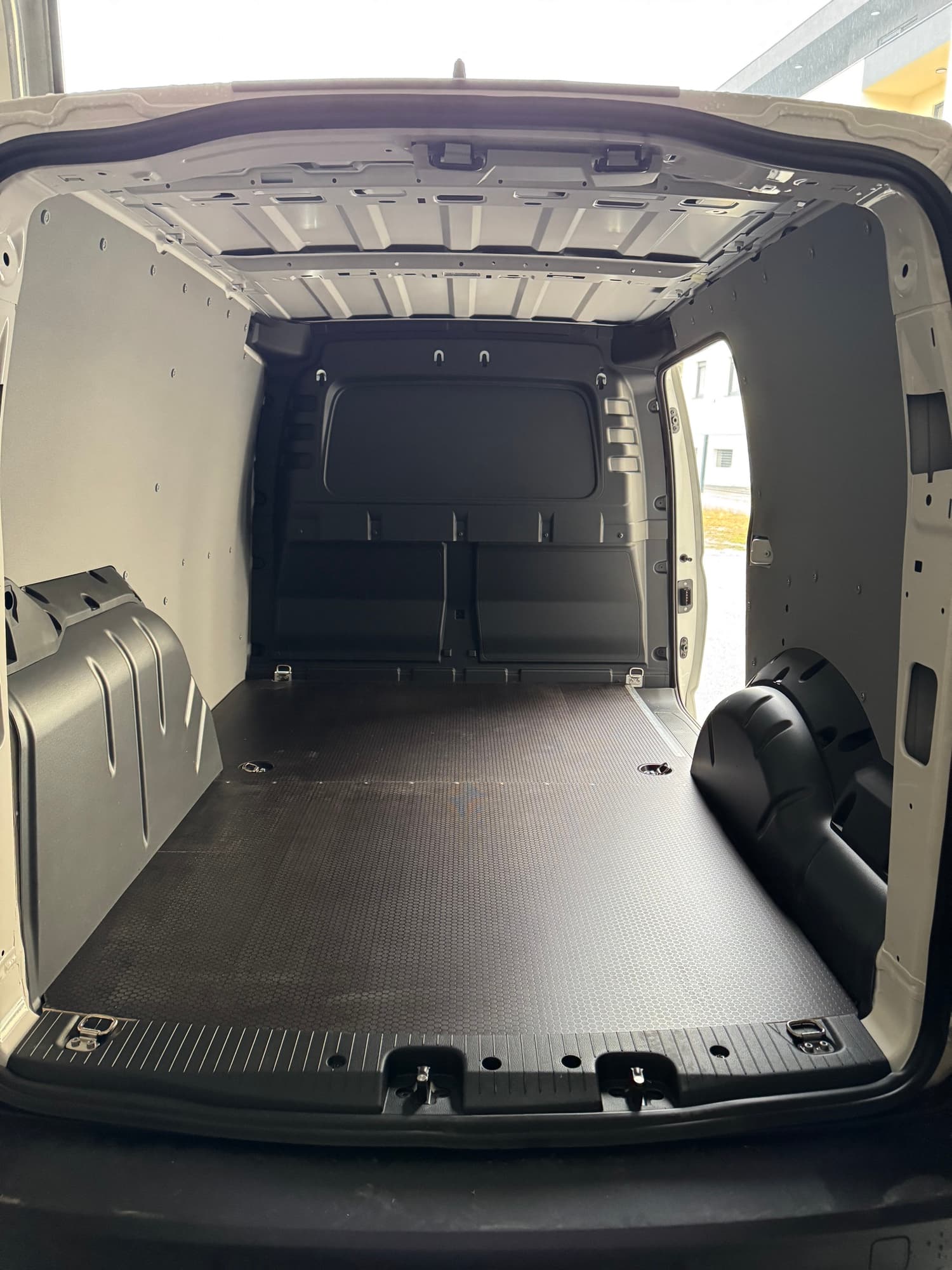 VW Caddy 5 L2 (1/3)