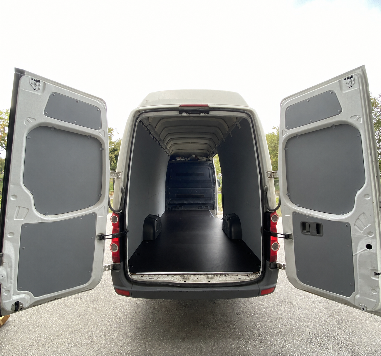 VW Crafter nakon obnove — uredan i zaštićen teretni prostor