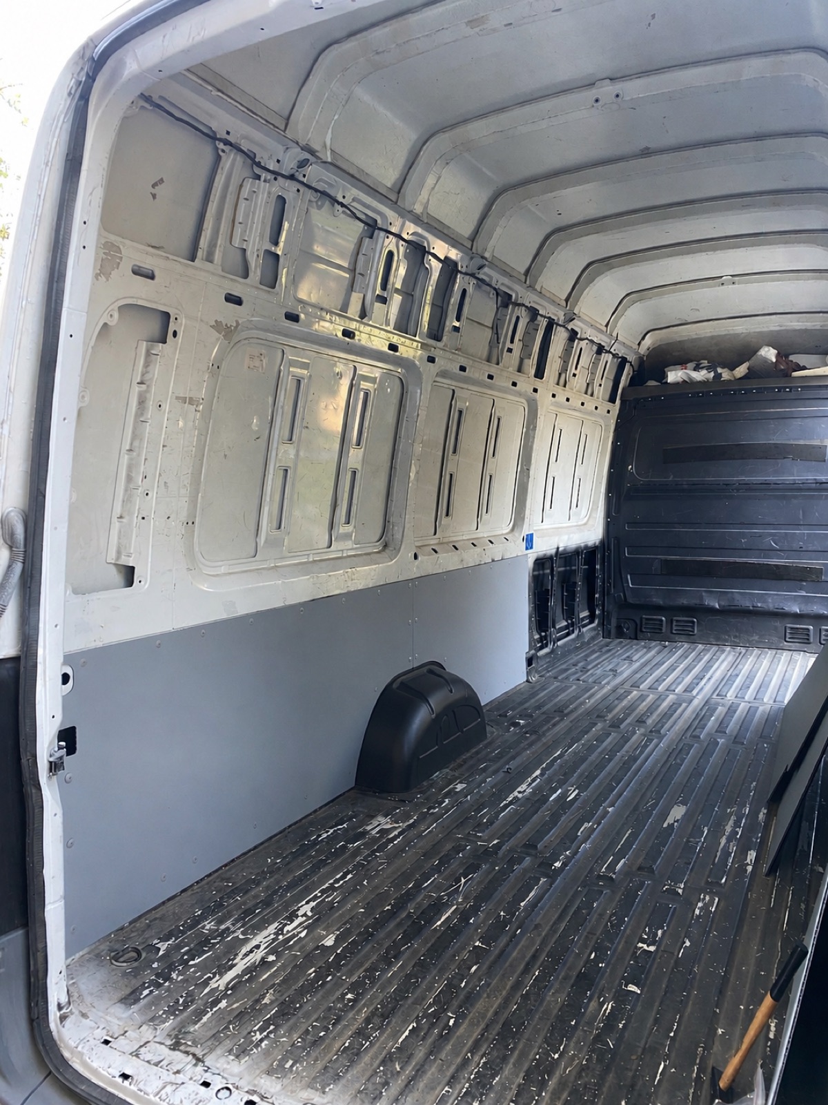 Ugradnja plastičnih blatobrana (mulda) u kombi